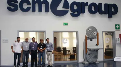 MEXICAN CUSTOMERS IN VISIT