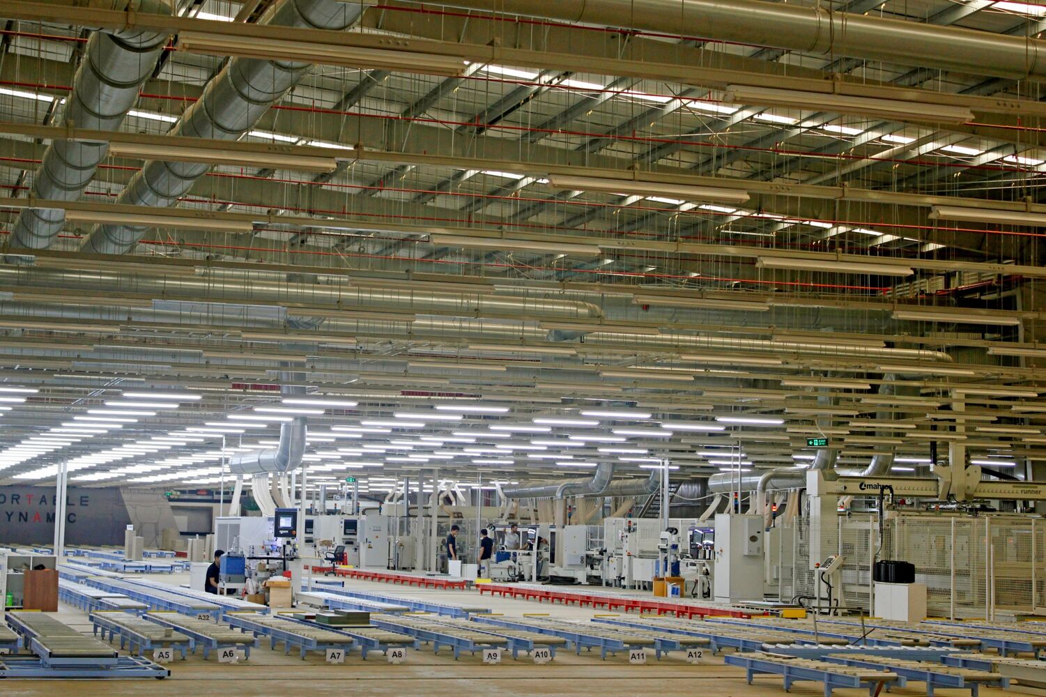 Furniture components for kitchens: discover the complete made in SCM factory