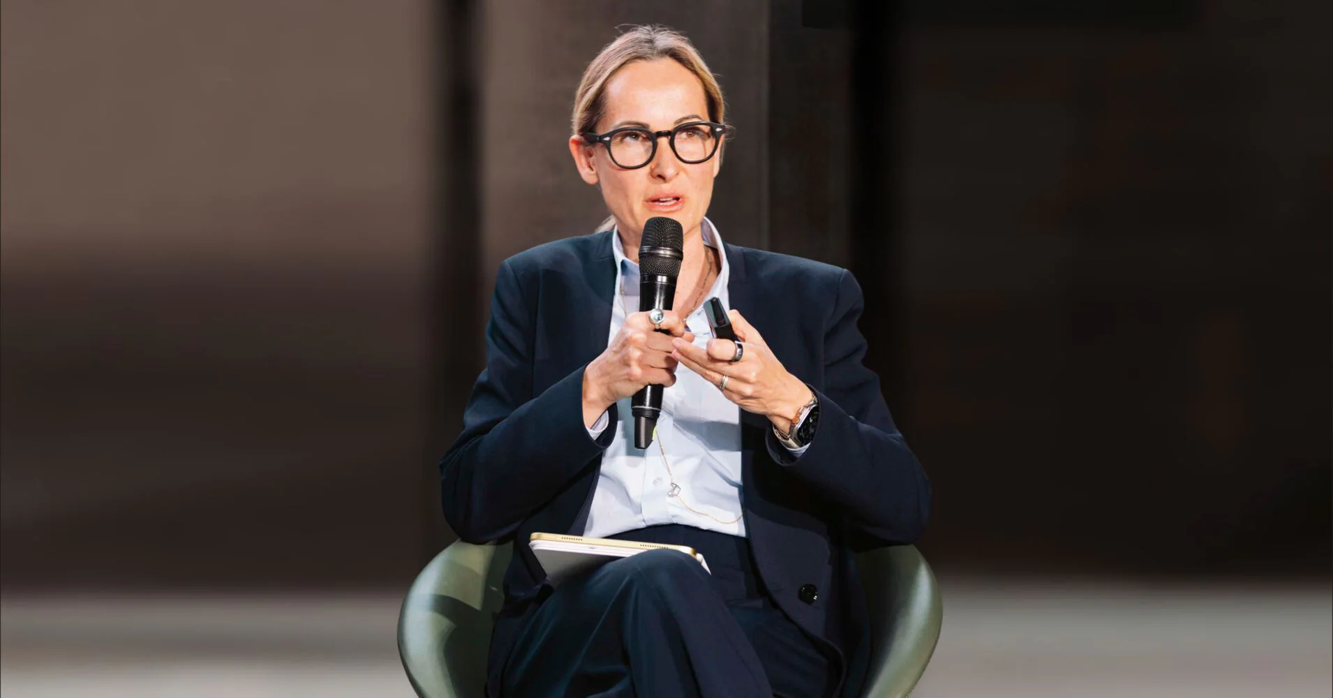 Jenseits der Maschine: Wie künstliche Intelligenz die Zukunft der Industrie neu schreibt