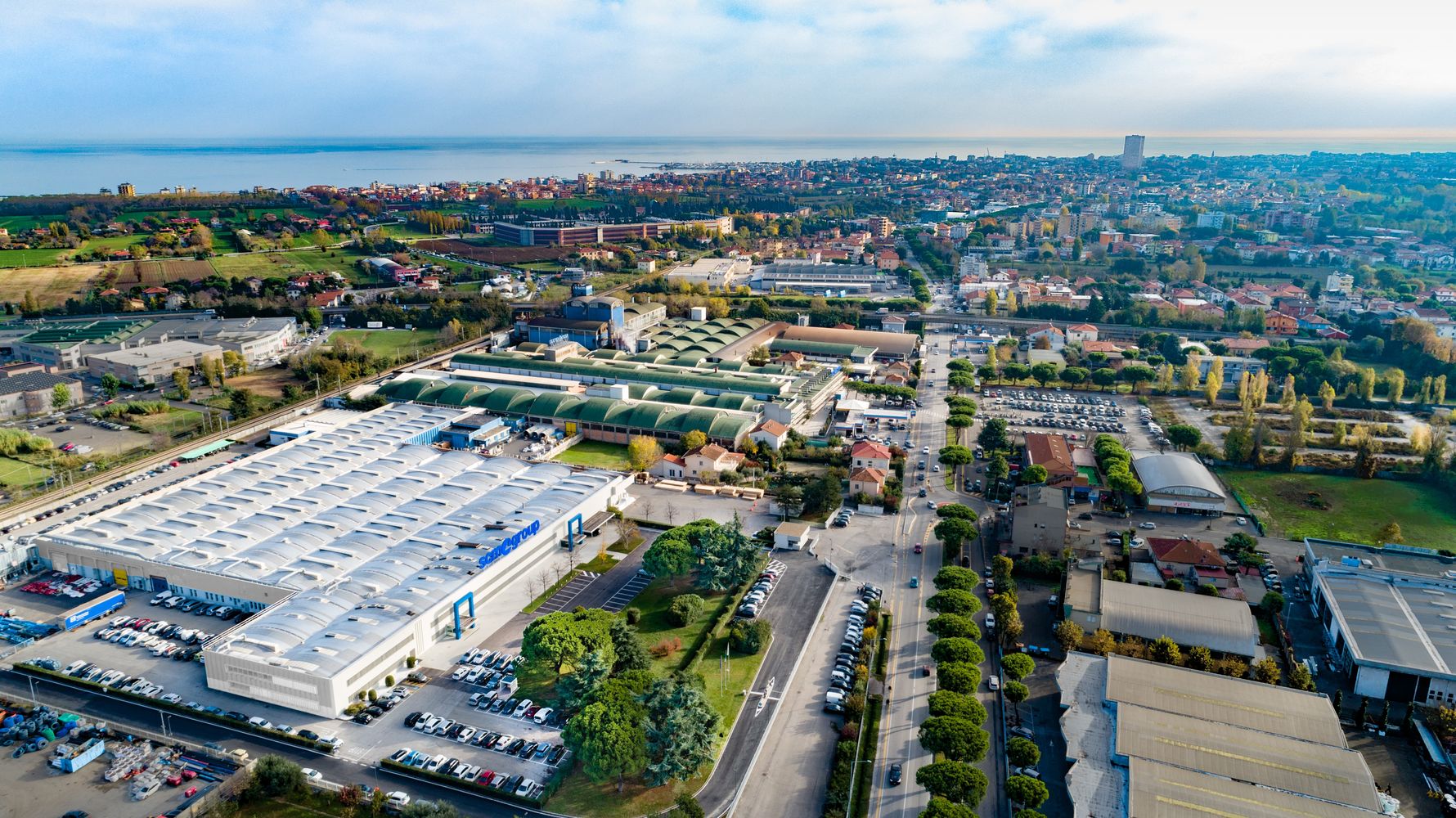 SCM 集团确认财务稳定性，奖励创新 